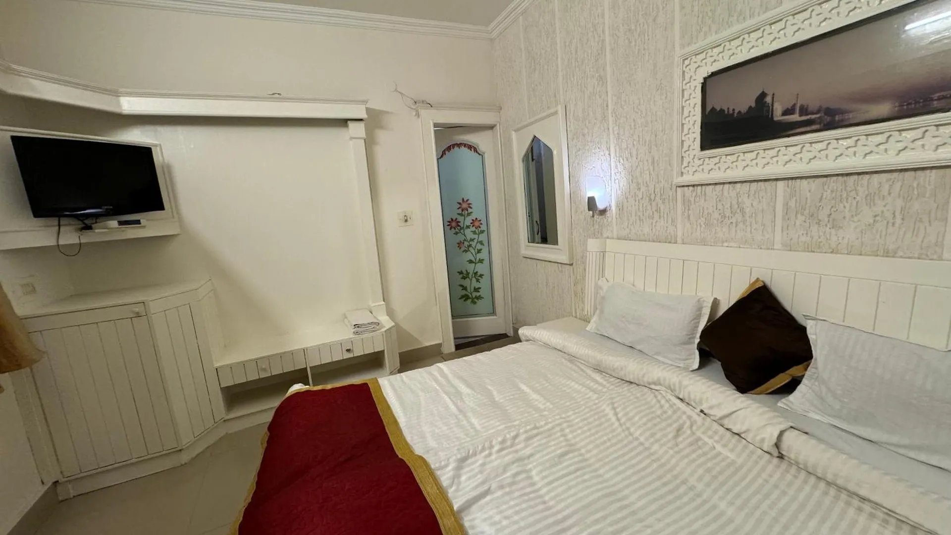 **  Hotel Kamal Nearest To Taj Mahal Agra  Indien